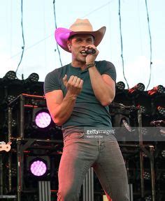 dustin lynch nude|Photos: 10 Nearly Naked Country Stars